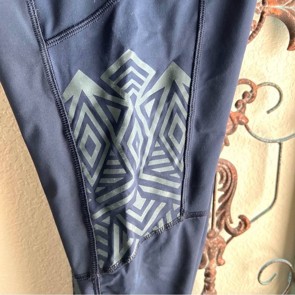 Lululemon Inkwell Stash It Crop Athletic Legging Pant - Picture 5 of 10